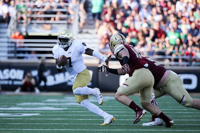 Brandon Wimbush 's 207 yards rushing in the win at Boston College set a Notre Dame single game record among quarterbacks.