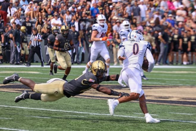 Frank Harris threw for 359 yards and three touchdowns, including the game winner, in the Roadrunners 41-38 victory over Army on Saturday Sept. 10, 2022.