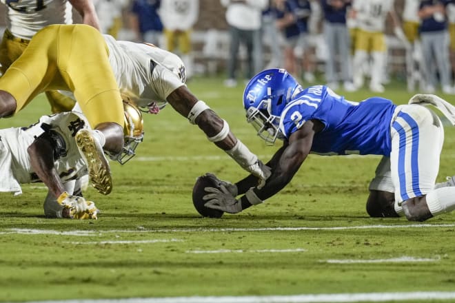 Duke's Sahmir Hagans recovers a fumble in the first half. 