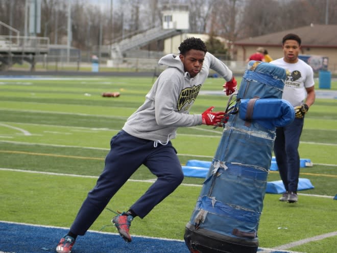 2025 three-star DE Tyrone Burrus gets an offseason workout in in Indianapolis. 