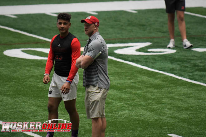 Dylan Raiola talks with Husker head coach Scott Frost. 