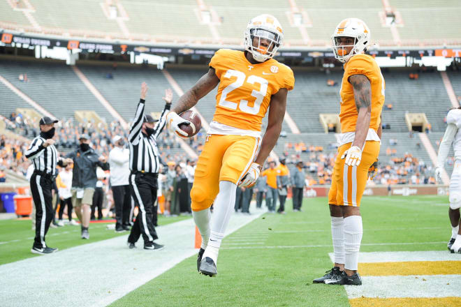 Tennessee running back Jaylen Wright (23) scores a touchdown in the 2021 Orange and White Game at Neyland Stadium.