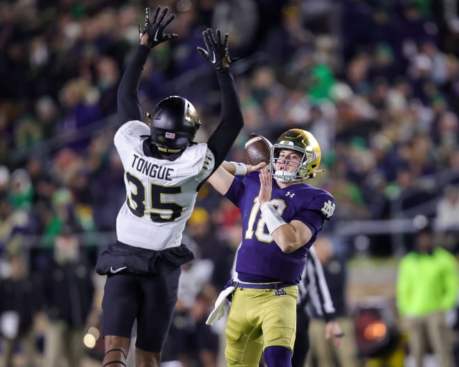 QB Steve Angeli (18) was sharp again Saturday in his sixth relief appearance this season for Notre Dame.