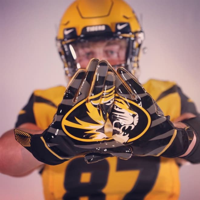 Mizzou football discount gloves