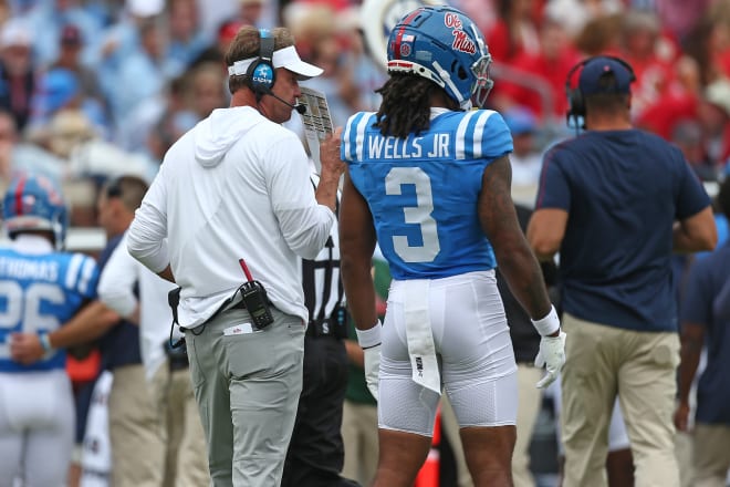 Ole Miss Rebels head coach Lane Kiffin talks with wide receiver Antwane Wells Jr. (3) during a time out during the first half against the Kentucky Wildcats at Vaught-Hemingway Stadium. Mandatory Credit: Petre Thomas-Imagn Images