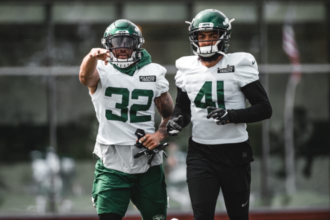 Former Notre Dame players Bennett Jackson (left) and Matthias Farley (right) are on the New York Jets roster together. (Courtesy of the New York Jets)