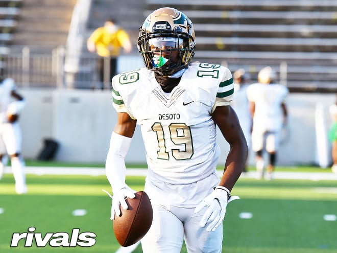 Notre Dame is after a top receiver in the 2023 class.