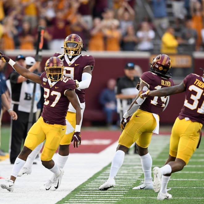 Tyler Nubin celebrates with teammates during a 2019 contest. (Photo: thedailygopher.com)