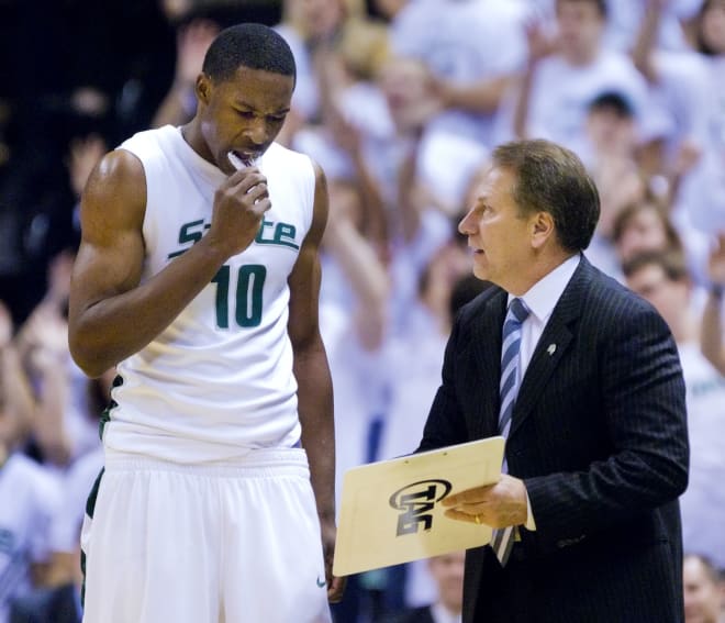 MSU Head Men's Basketball Coach Tom Izzo (right) goes over a play with Delvon Roe, Nov. 10, 2008