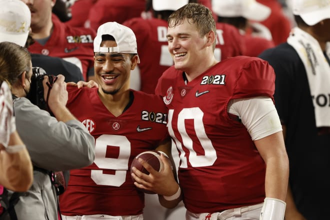 Alabama Crimson Tide quarterbacks Bryce Young, left, and Mac Jones, right. Photo | Getty Images 