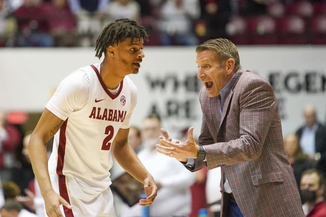 Alabama Crimson Tide head coach Nate Oats talks to forward Darius Miles (2) during the second half against South Alabama Jaguars at Coleman Coliseum.. Photo | Marvin Gentry-USA TODAY Sports