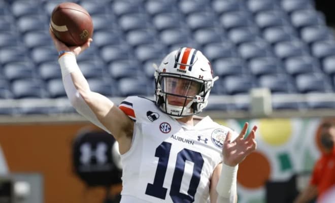 Bo Nix said he's looking forward to working with former Bulldog Demetris Robertson.