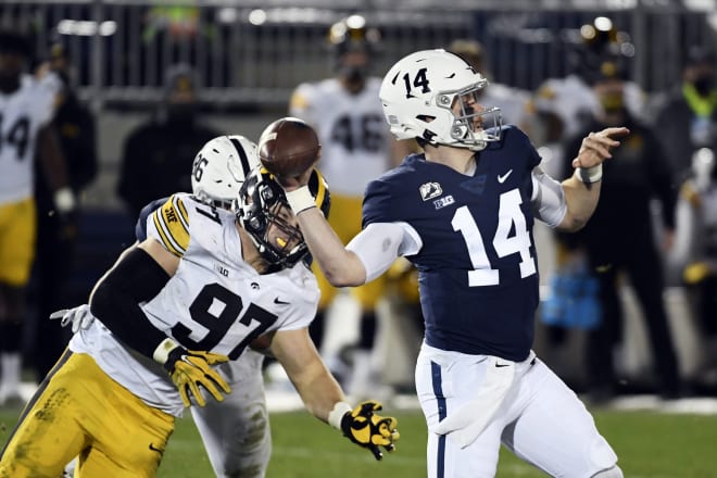 Iowa defensive end Zach VanValkenburg (Getty Images)