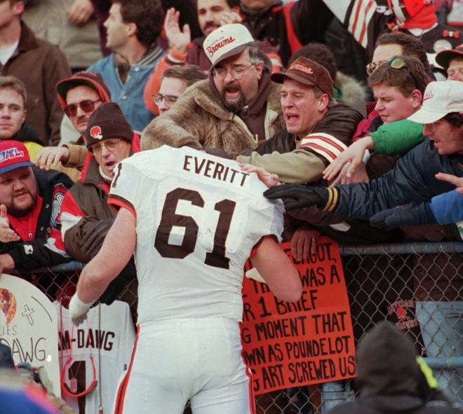Former Michigan Wolverines football center Steve Everitt