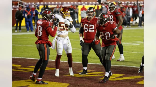 Tyler Johnson celebrates a playoff touchdown with teammate Leonard Fournette on Saturday. (Photo: buccaneers.com)