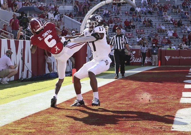 Alabama wide receiver DeVonta Smith (6) makes a catch and gets his foot down in bounds for a touchdown with Texas A&M defensive back Jaylon Jones (17) defending at Bryant-Denny Stadium. Photo | Imagn