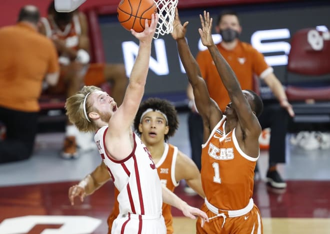 Former Oklahoma forward Brady Manek has committed to the Tar Heels