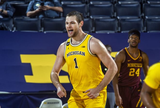 Michigan Wolverines basketball freshman Hunter Dickinson is leading the team in scoring. 