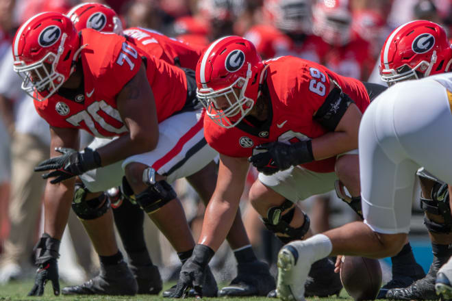 Georgia football offensive lineman Jamaree Salyer sidelined by injury