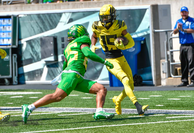 Oregon's defense shined early in Saturday's spring game as the Ducks closed out their 15-practice schedule.