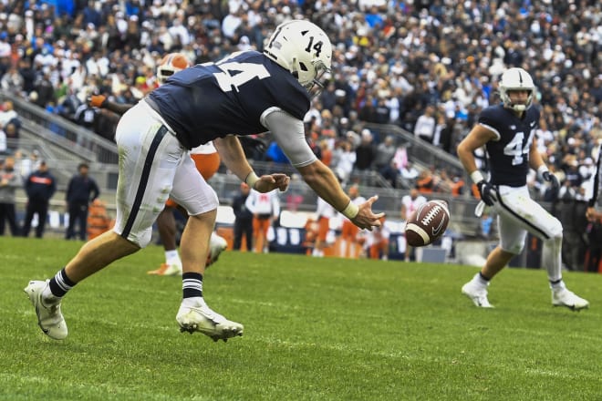 Penn State quarterback Sean Clifford (14) reaches for an incomplete pass from tight end Tyler Warren (44) in the third overtime of an NCAA college football game against Illinois in State College, Pa., Saturday, Oct. 23, 2021.. AP photo