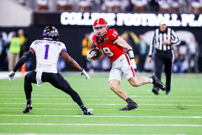 Georgia tight end Brock Bowers (19) during the 2023 College Football Playoff National Championship at SoFi Stadium in Los Angeles, Calif., on Monday, Jan. 9, 2023. (Photo by Tony Walsh/UGA Sports Communications)