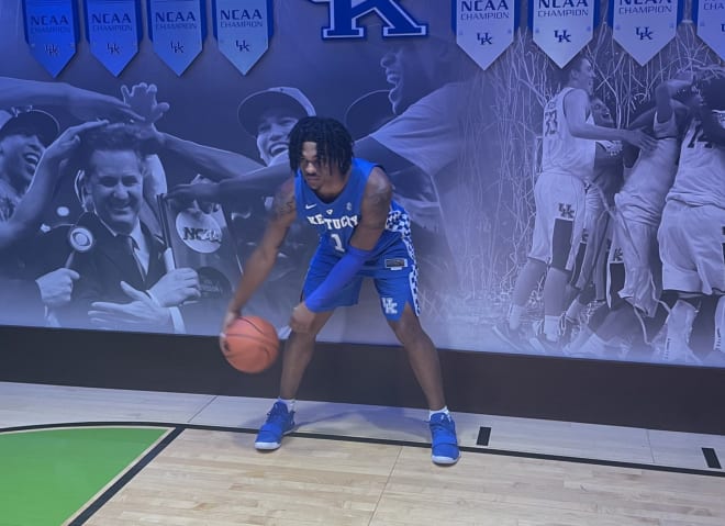 Skyy Clark posing during his official visit to Kentucky 