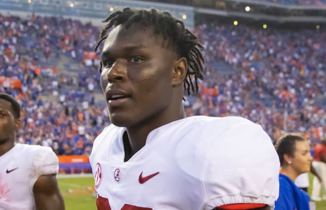 Alabama Crimson Tide linebacker Deontae Lawson (32) against the Florida Gators at Ben Hill Griffin Stadium. Photo | Mark J. Rebilas-USA TODAY Sports