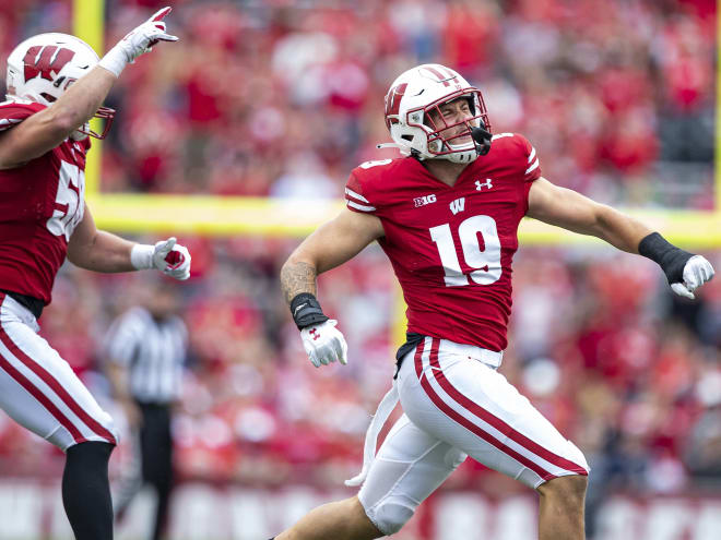 Wisconsin outside linebacker Nick Herbig celebrating during the Sept. 4 game against Penn State.