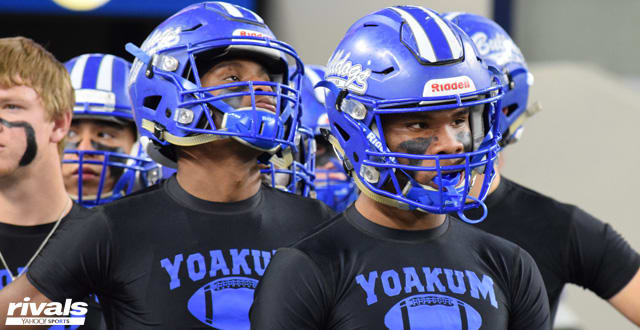 Jordan Moore (right) and brother Joshua before the Texas 3A Division I championship game.