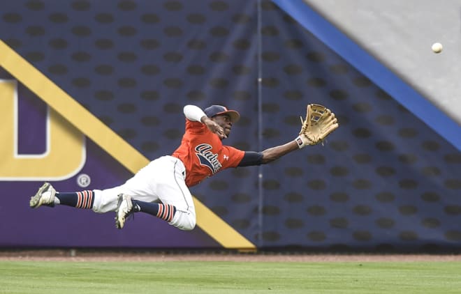 Anfernee Grier makes a diving catch at LSU last season.