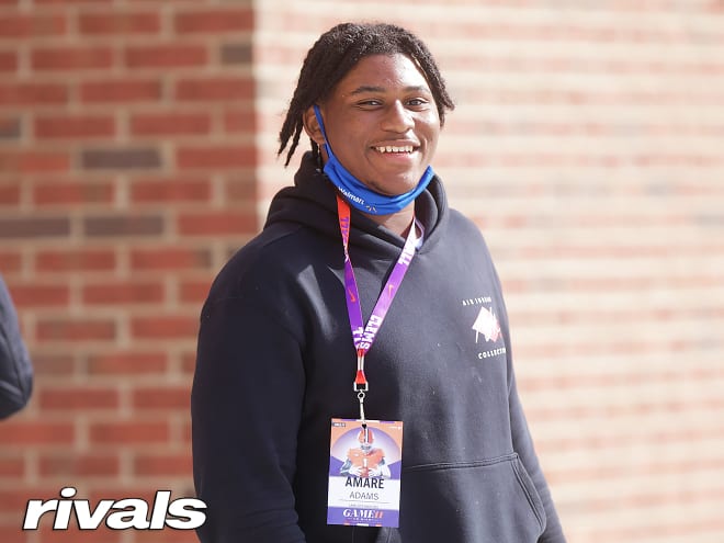 2025 Lake City (S.C.) defensive tackle Amare Adams holds an offer from Tennessee. 
