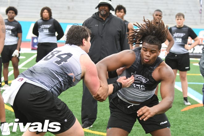 Daverin Geralds (right) facing Auburn commit Kail Ellis (left) in drills.