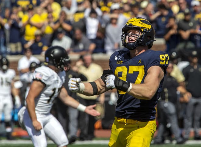 Michigan Wolverines football defensive end Aidan Hutchinson is a second-team preseason All-American according to Sporting News.