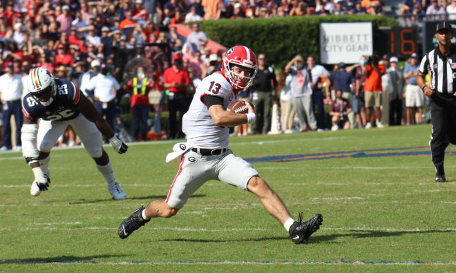 Stetson Bennett runs with the ball against Auburn. (Blayne Gilmer/UGASports.com)