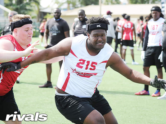 Florida defensive tackle Anthony Hundley holds an offer from Jim Harbaugh, Michigan Wolverines football recruiting.