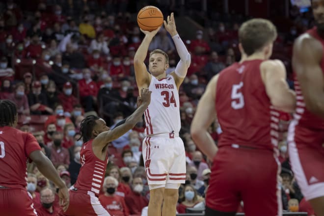 Without leading scorer Johnny Davis, senior Brad Davison led Wisconsin in scoring with 19 points.