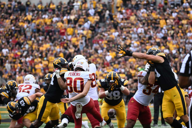 Lukas Van Ness is the Big Ten's special teams player of the week after blocking two punts on Saturday.