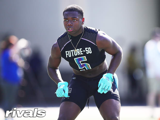 Raesjon Davis is the top-ranked outside linebacker on Rivals in the 2021 cycle, and is still in communication with Ohio State.