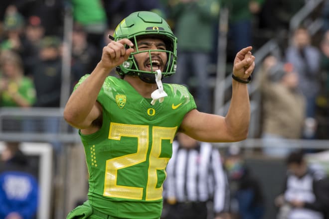 USC Reels In Big-time Oregon RB Travis Dye From Transfer Portal ...