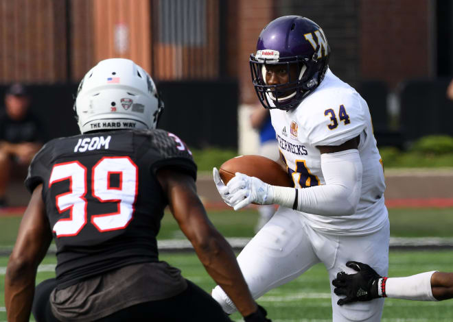 Western Illinois defensive lineman Khalen Saunders runs an