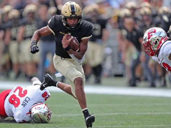 Army wide receiver Noah Short (15) runs for a touchdown during the