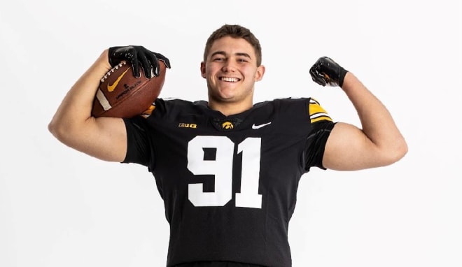 Defensive end Chase Brackney committed to the Iowa Hawkeyes on Monday.