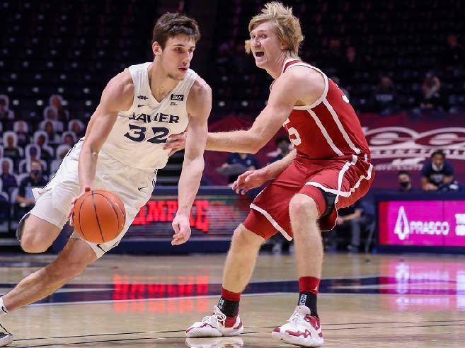 Tar Heels add 3-point shooting big man Brady Manek from Sooners