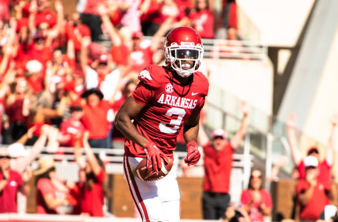 Arkansas CB Dwight McGlothern will officially return for another season in Fayetteville.