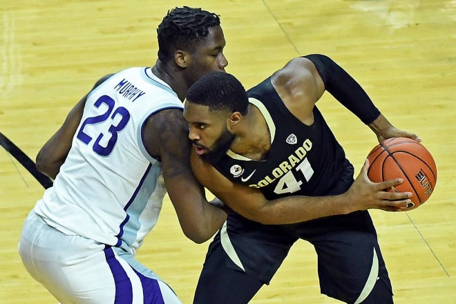 Jeriah Horne considers a three-pointer while KSU's Montavious Murphy plays defense 