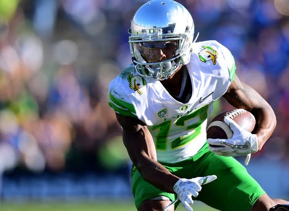 Oregon Ducks roll past UCLA behind Justin Herbert and Dillon