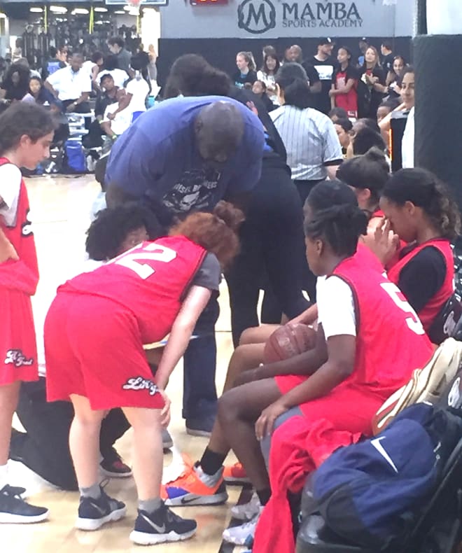 Shaq pays a visit to the bench and delivers some knowhow.