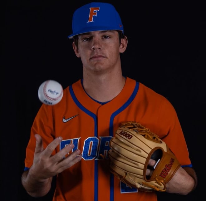 Top 200 RHP Grayson Smith signs with the Florida Gators.