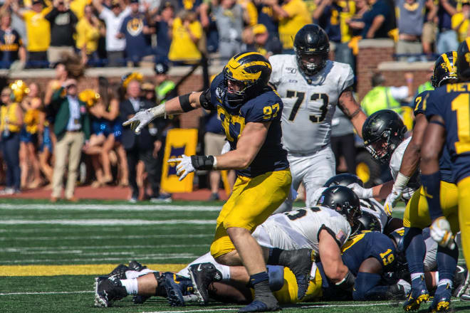 Michigan Wolverines football sophomore defensive end Aidan Hutchinson played in all 13 games last year as a freshman.